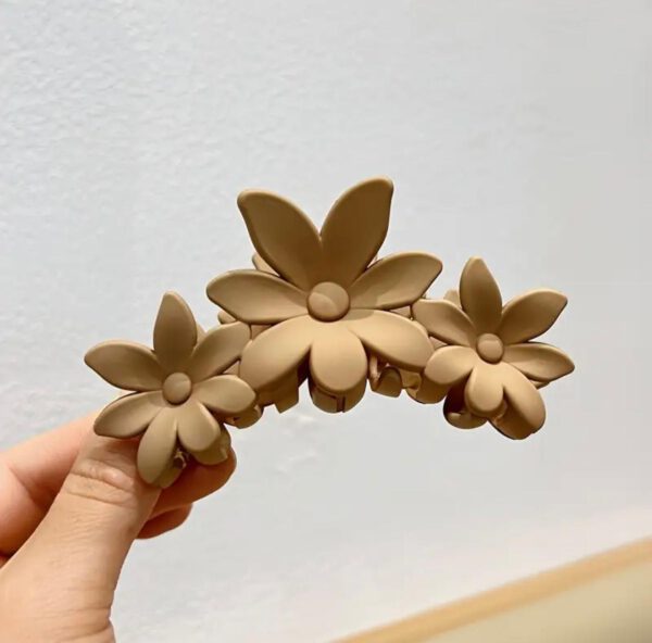 Minimalist Flower Claws Large Hair Clips - Image 5