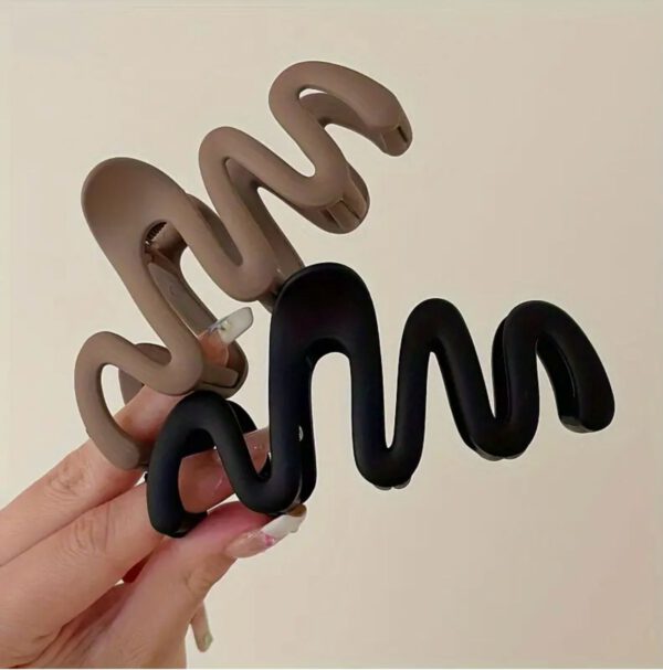 Trendy Design Melader Wavy Matte Hair Clips - Image 5