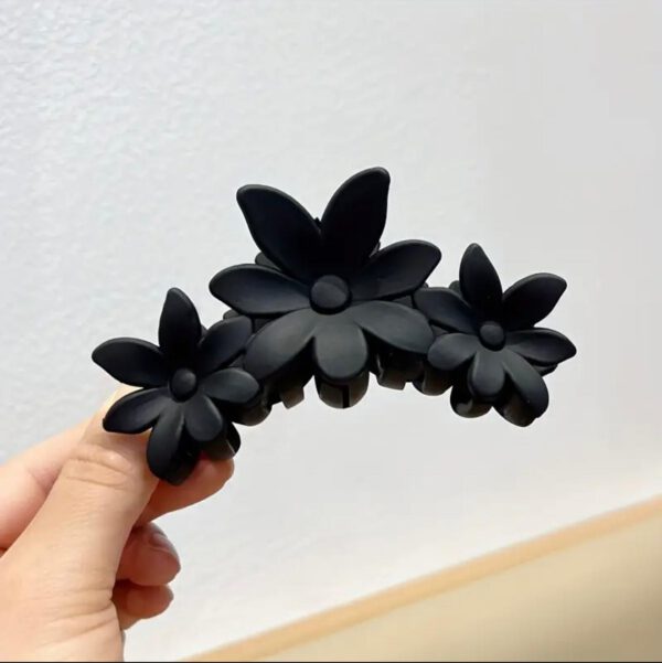 Minimalist Flower Claws Large Hair Clips - Image 4
