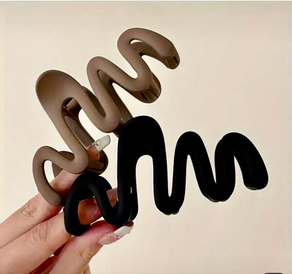 Trendy Design Melader Wavy Matte Hair Clips - Image 3