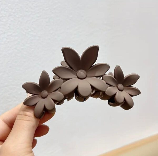 Minimalist Flower Claws Large Hair Clips - Image 3
